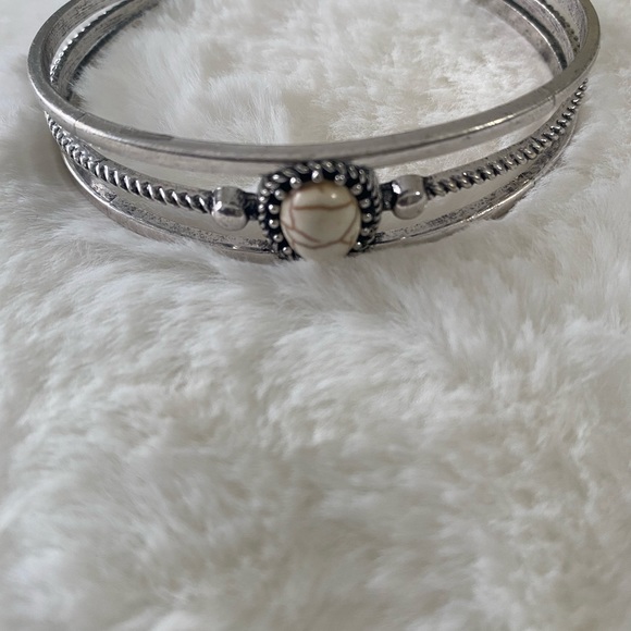 Beautiful new good condition bracelet - Picture 2 of 4